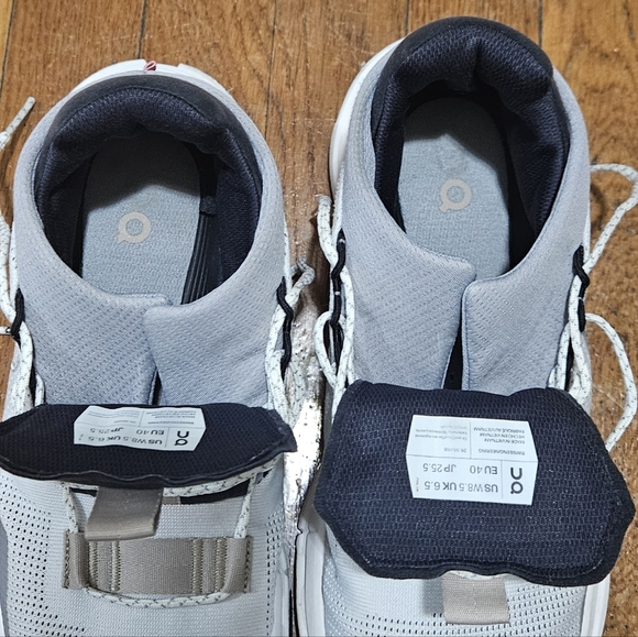 On Running Women's Black and White Sneakers Size 8.5 - Picture 11 of 16